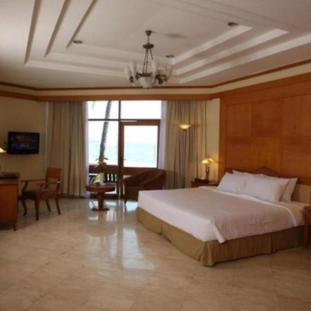 Makassar Golden Hotel Exterior photo