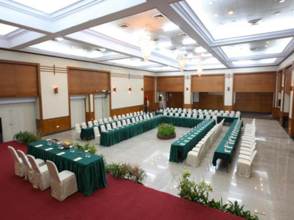 Makassar Golden Hotel Exterior photo