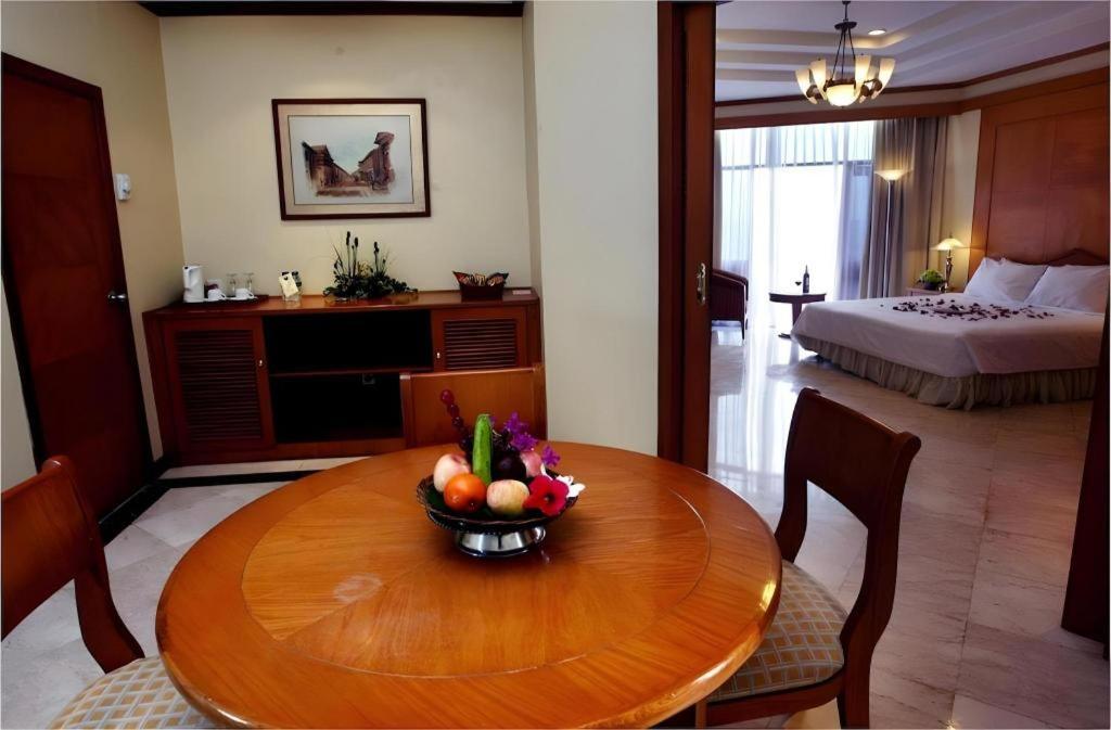 Makassar Golden Hotel Exterior photo