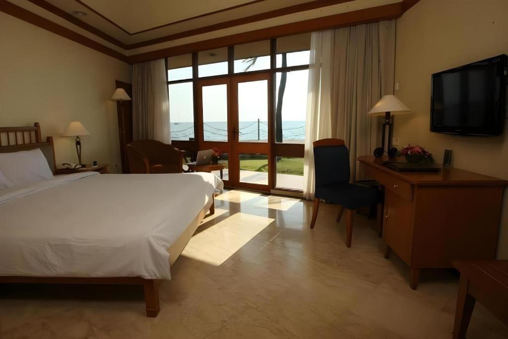 Makassar Golden Hotel Exterior photo