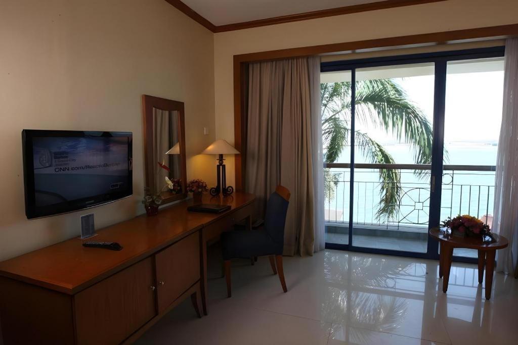 Makassar Golden Hotel Exterior photo