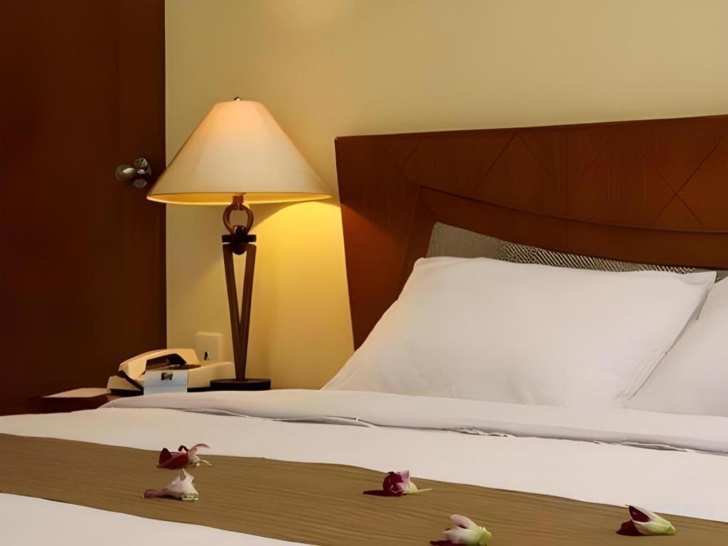 Makassar Golden Hotel Exterior photo