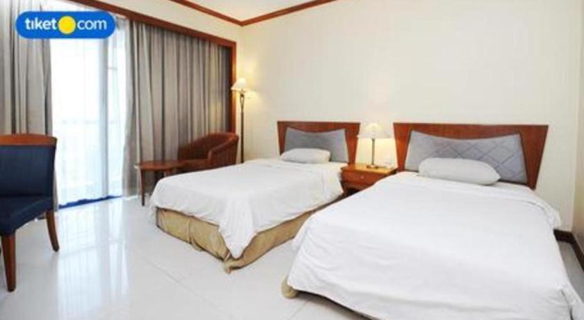 Makassar Golden Hotel Exterior photo