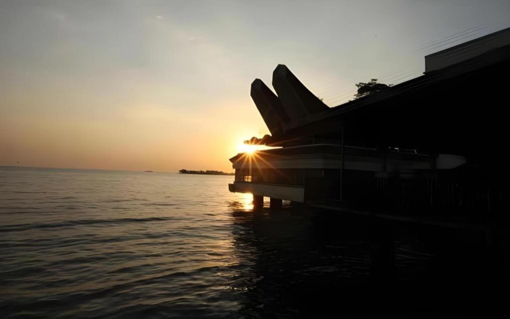 Makassar Golden Hotel Exterior photo