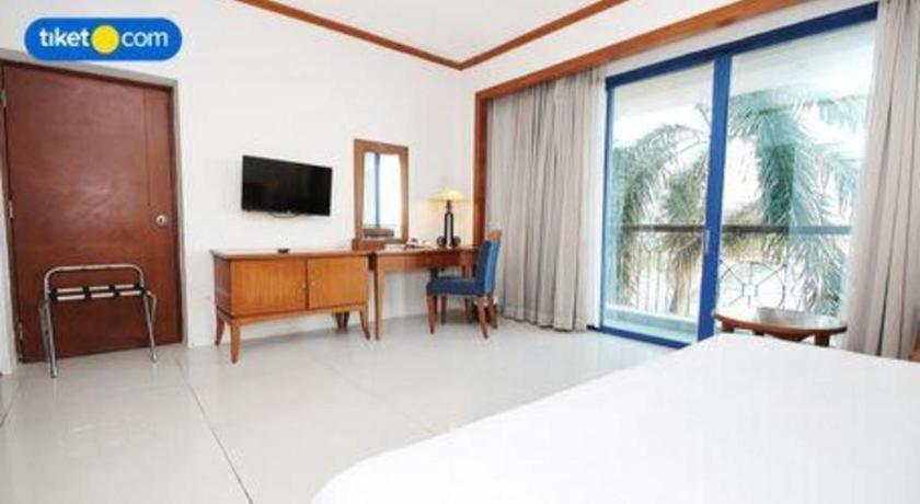 Makassar Golden Hotel Exterior photo