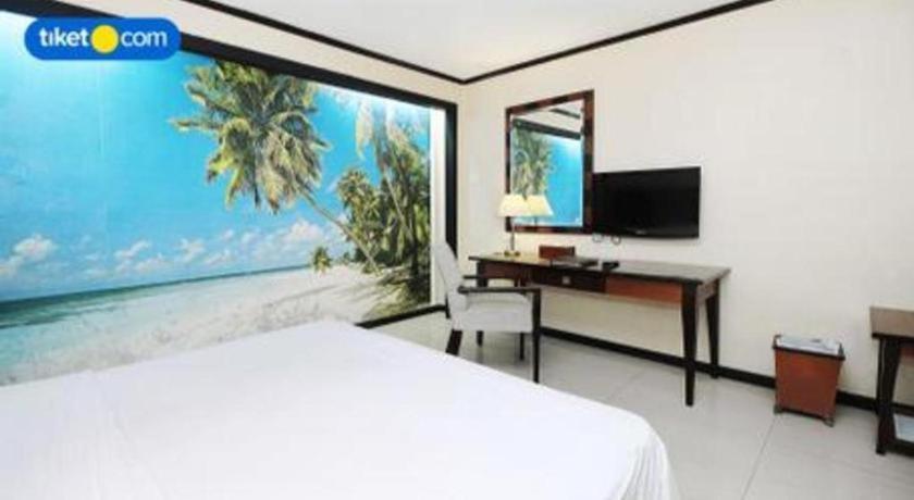 Makassar Golden Hotel Exterior photo