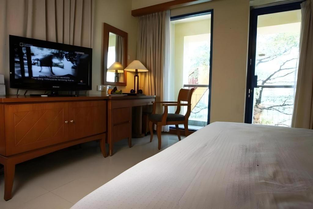 Makassar Golden Hotel Exterior photo