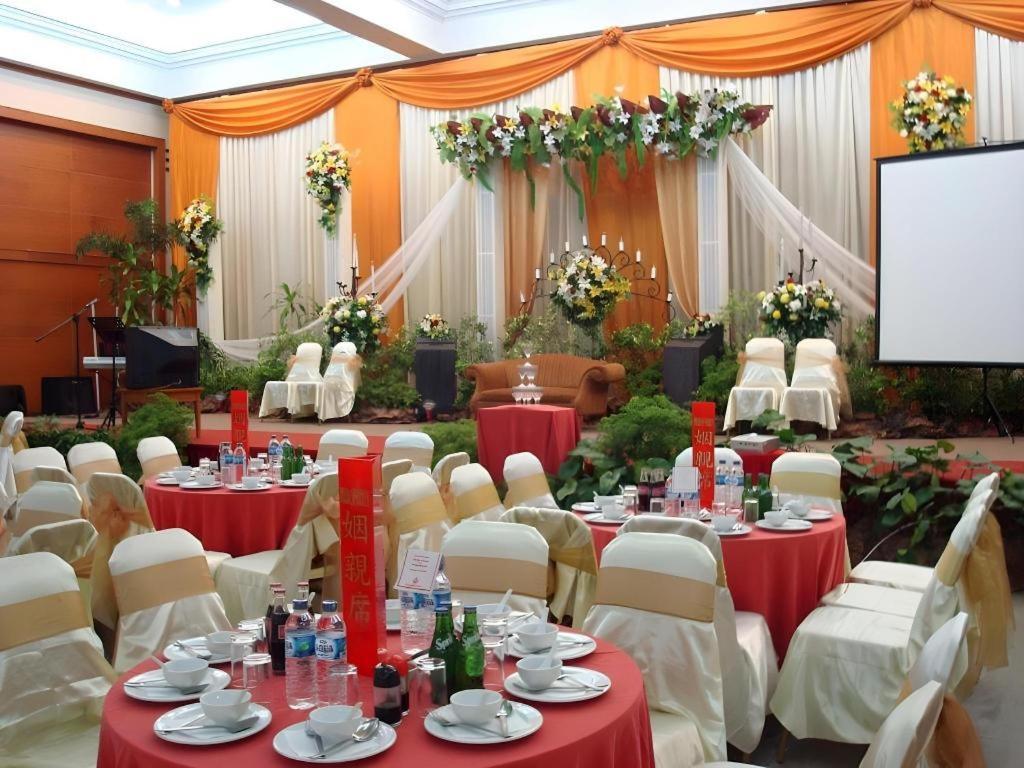 Makassar Golden Hotel Exterior photo