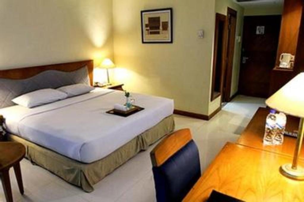 Makassar Golden Hotel Exterior photo