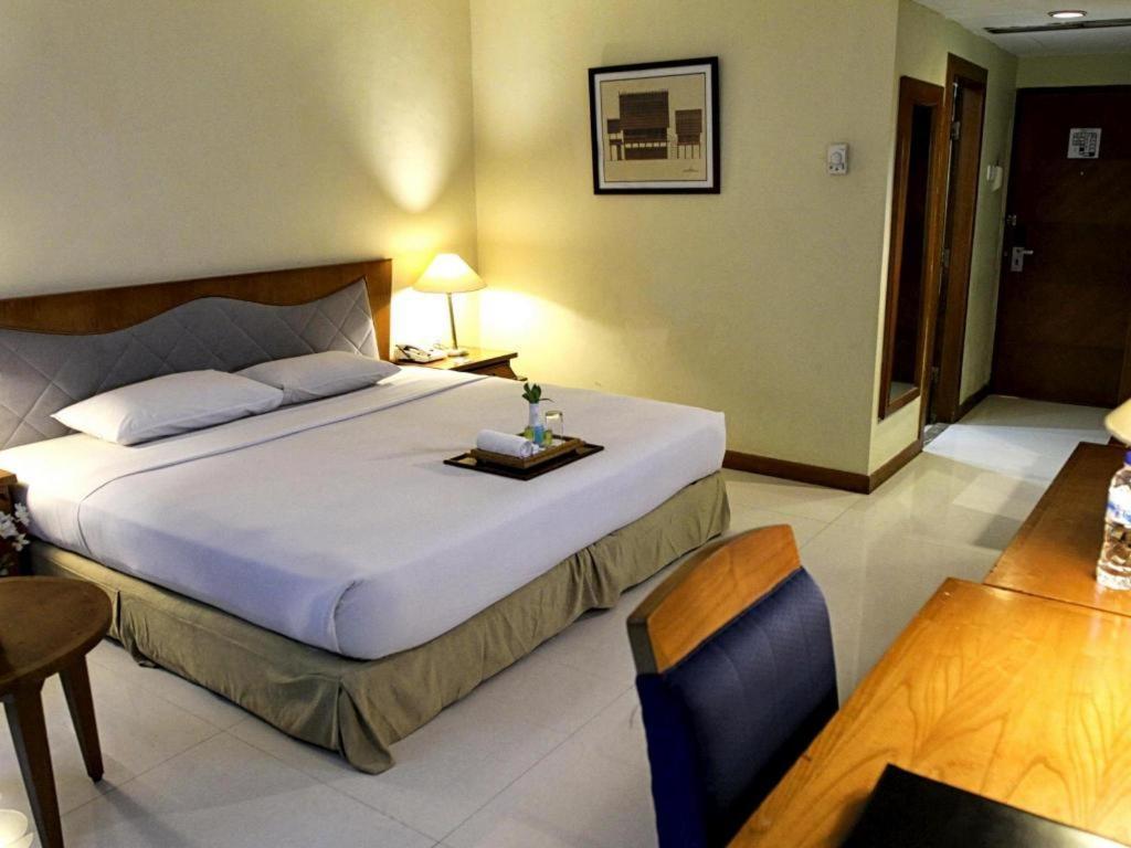 Makassar Golden Hotel Exterior photo