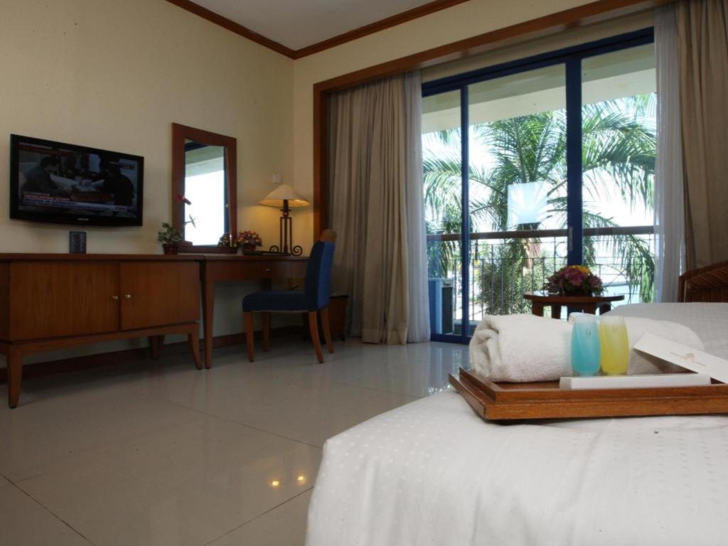 Makassar Golden Hotel Exterior photo