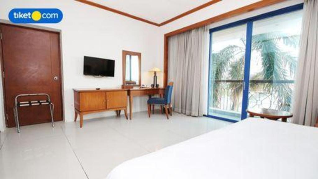 Makassar Golden Hotel Exterior photo