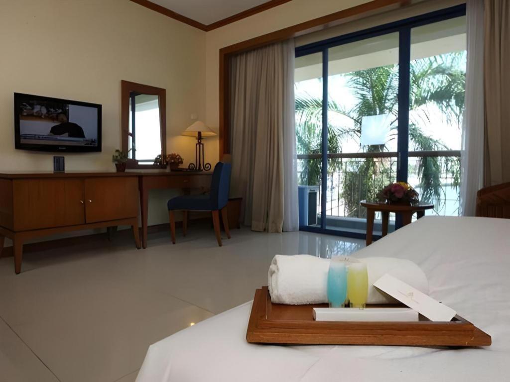 Makassar Golden Hotel Exterior photo