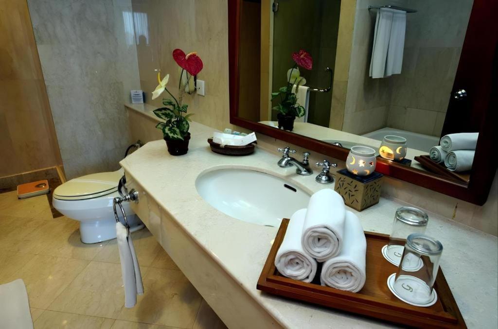 Makassar Golden Hotel Exterior photo