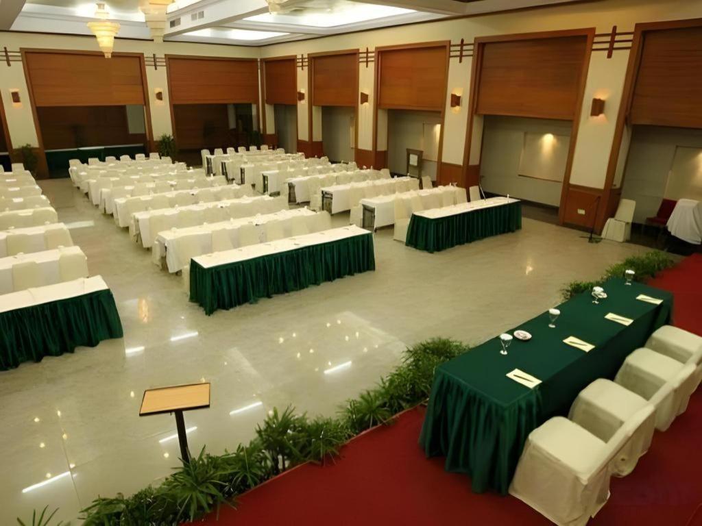 Makassar Golden Hotel Exterior photo