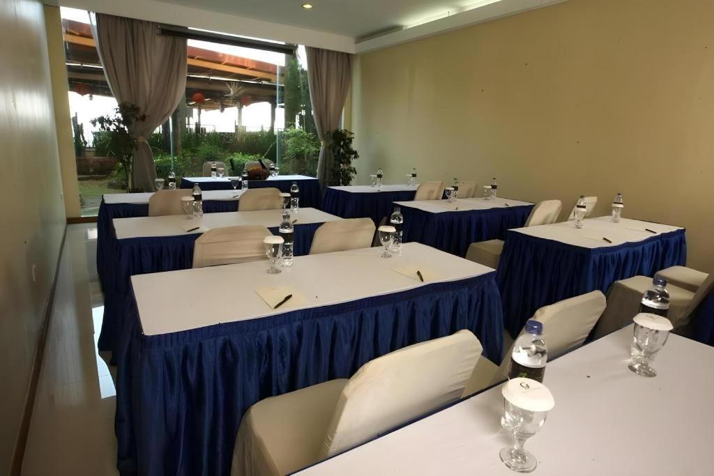 Makassar Golden Hotel Exterior photo